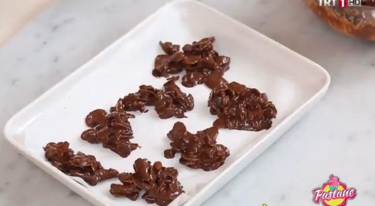 Ev Yapımı Üzümlü Çikolata Tarifi Ver Fırına Pasta ve Yemek Tarifleri