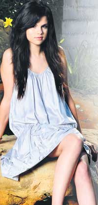 Selena Gomez Hot Pics | Selena Fanclub