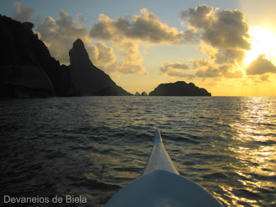 Canoa havaiana em Noronha