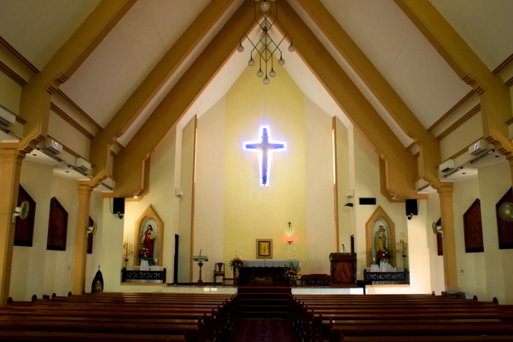 Fotografi Gereja Katolik di Indonesia: Gereja Katolik St. Maria Ratu