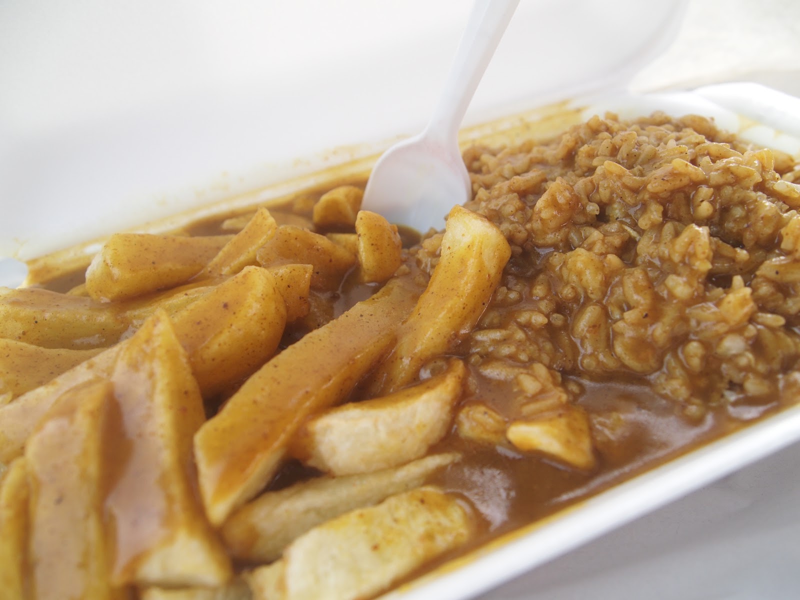 Is a "Half and Half" as in "A arf'n'arf with curry sauce" a British