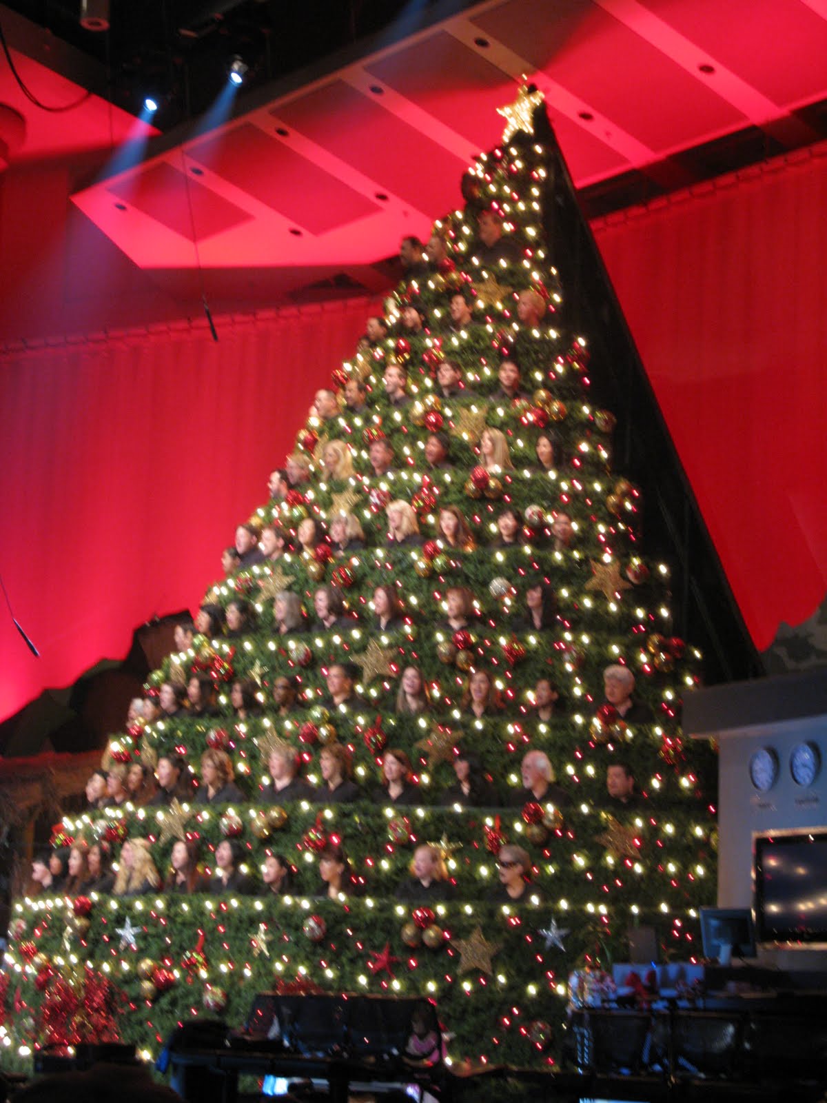 C2C Singing Christmas Tree