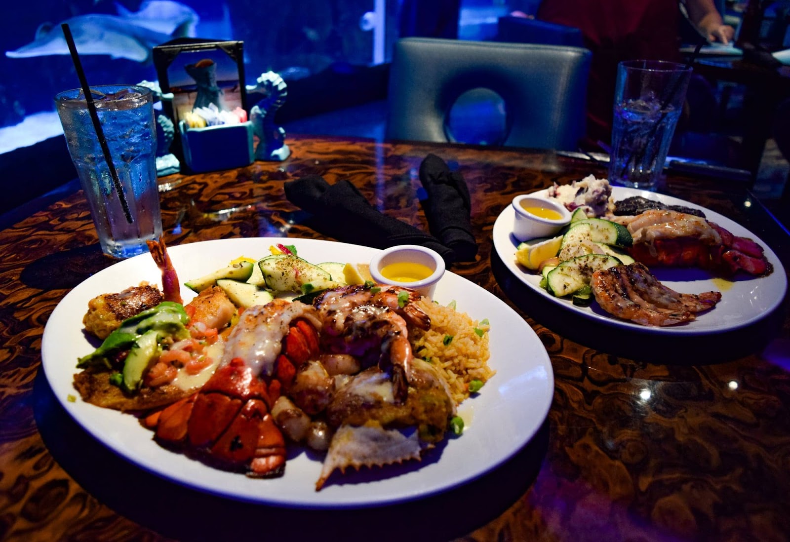 Aquarium An Underwater Dining Adventure In Nashville The Small Things