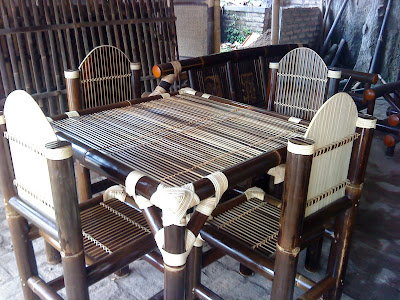 Pusat Kerajinan Bambu Bener dan Bayan Purworejo Jawa Tengah, kerajinan bambu, meja makan dari bambu