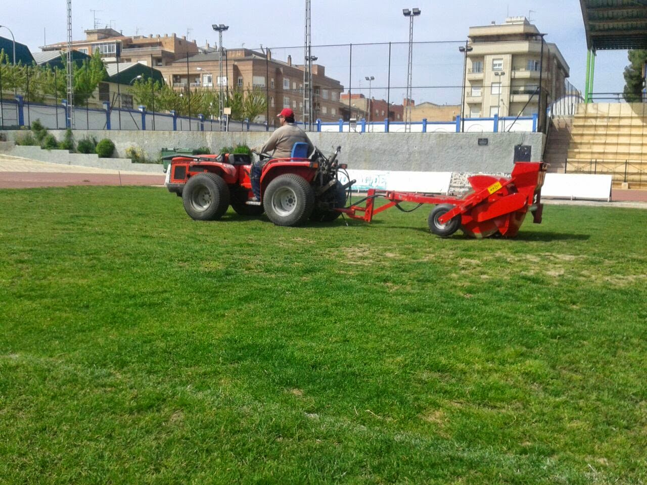 ESCUELAS DE ATLETISMO CD. LA GLORIETA - HELLÍN: Tareas de mantenimiento