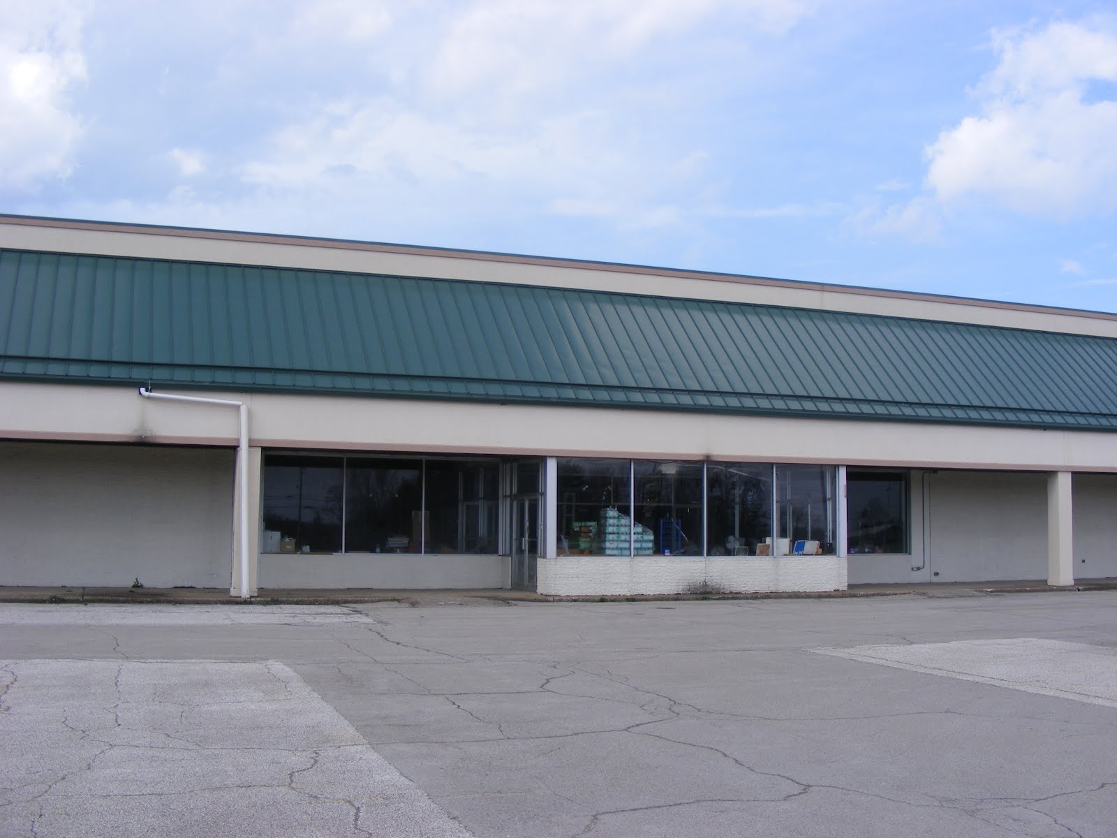 Thoughts At Large JUNKYARD EXPLORER Closed Big Wheel, Conneaut, Ohio