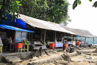 batu malin kundang pantai air manis padang