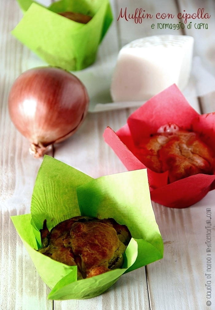 Muffin con cipolla e formaggio di capra