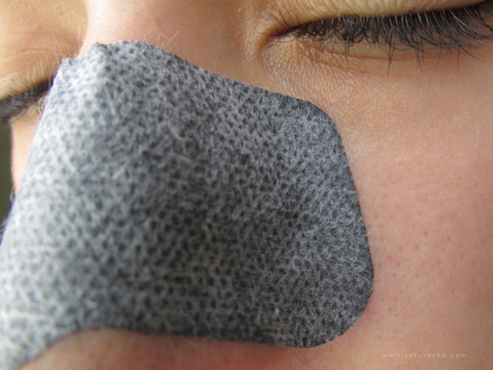 Sakuranko Luke Charcoal Nose Pore Pack Cleansing Strips PeelOff Mask