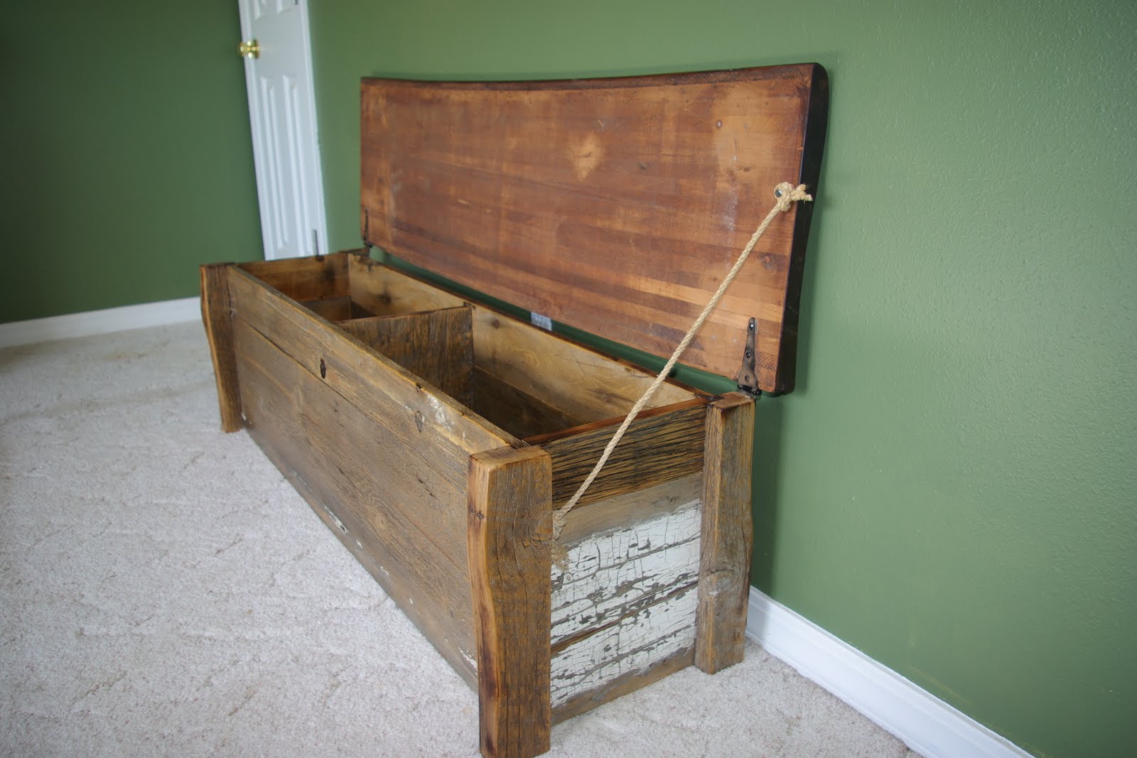 Reclaimed Rustics Barn Wood Bench/Chest