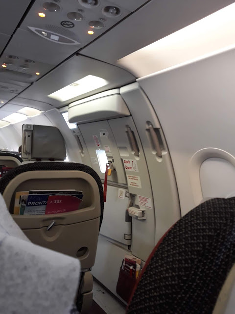 Dentro do avião