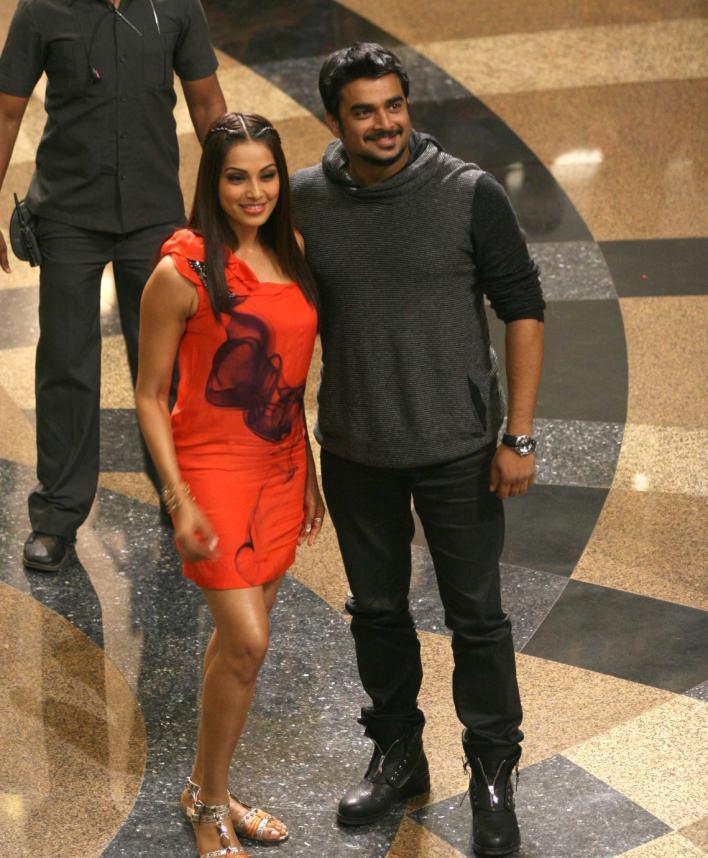 Bipasha Basu in hot orange dress1 - Hot Bipasha Basu in Orange Dress with Madhavan At Flash Mob 