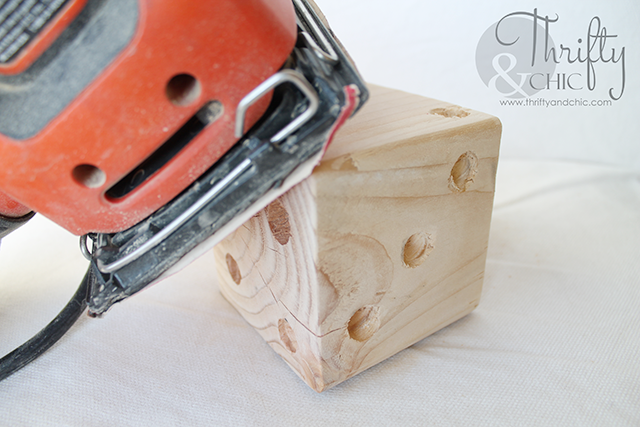 DIY oversized wood dice. A great way to add rustic farmhouse charm to your house!