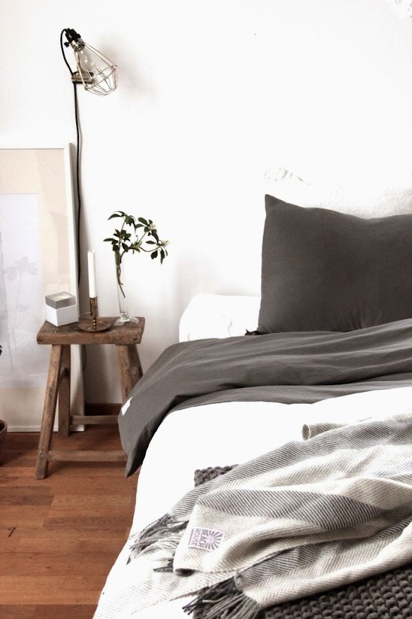 Un taburete como mesita de noche