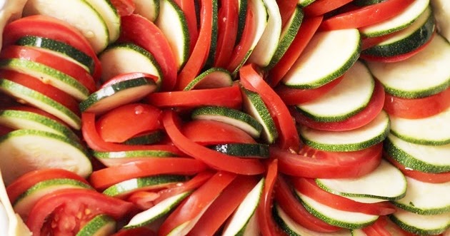 Penne im Topf: Zucchini-Tomaten-Tarte mit Ziegenfrischkäse