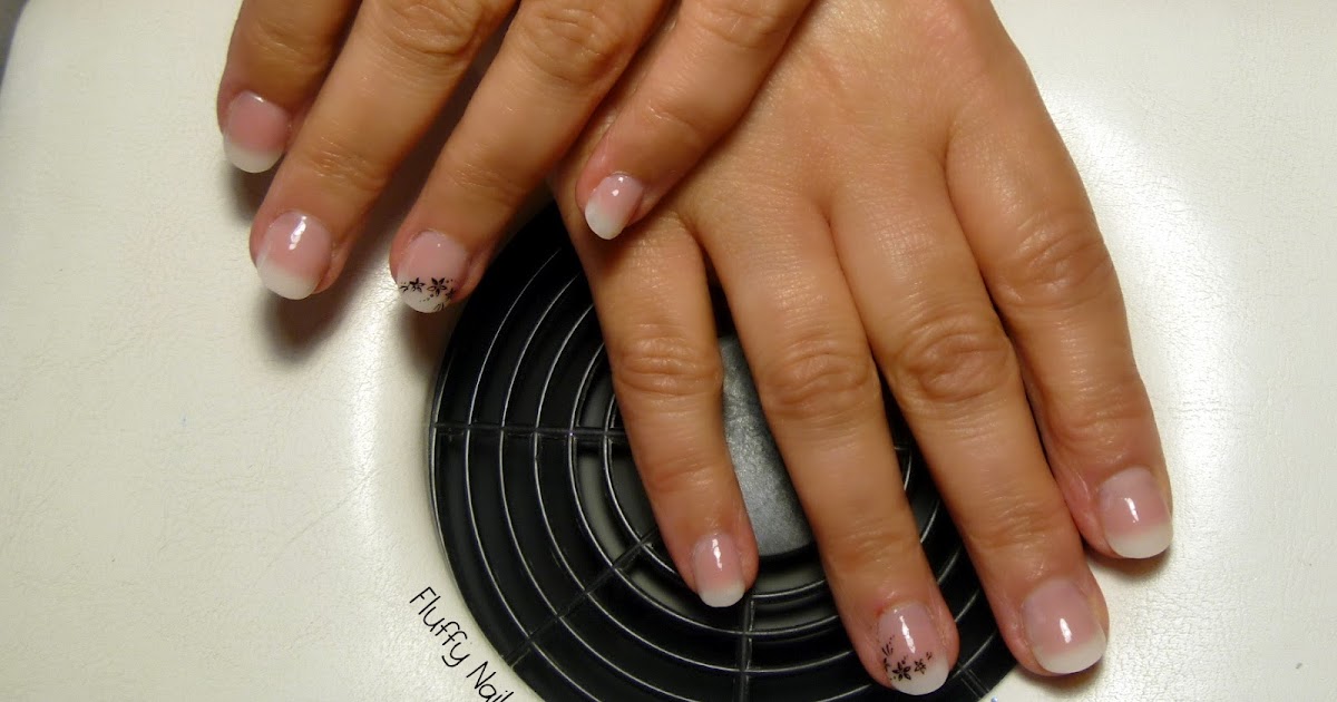 Fluffy Nails Pose 23 gel avec rallongement capsules sur