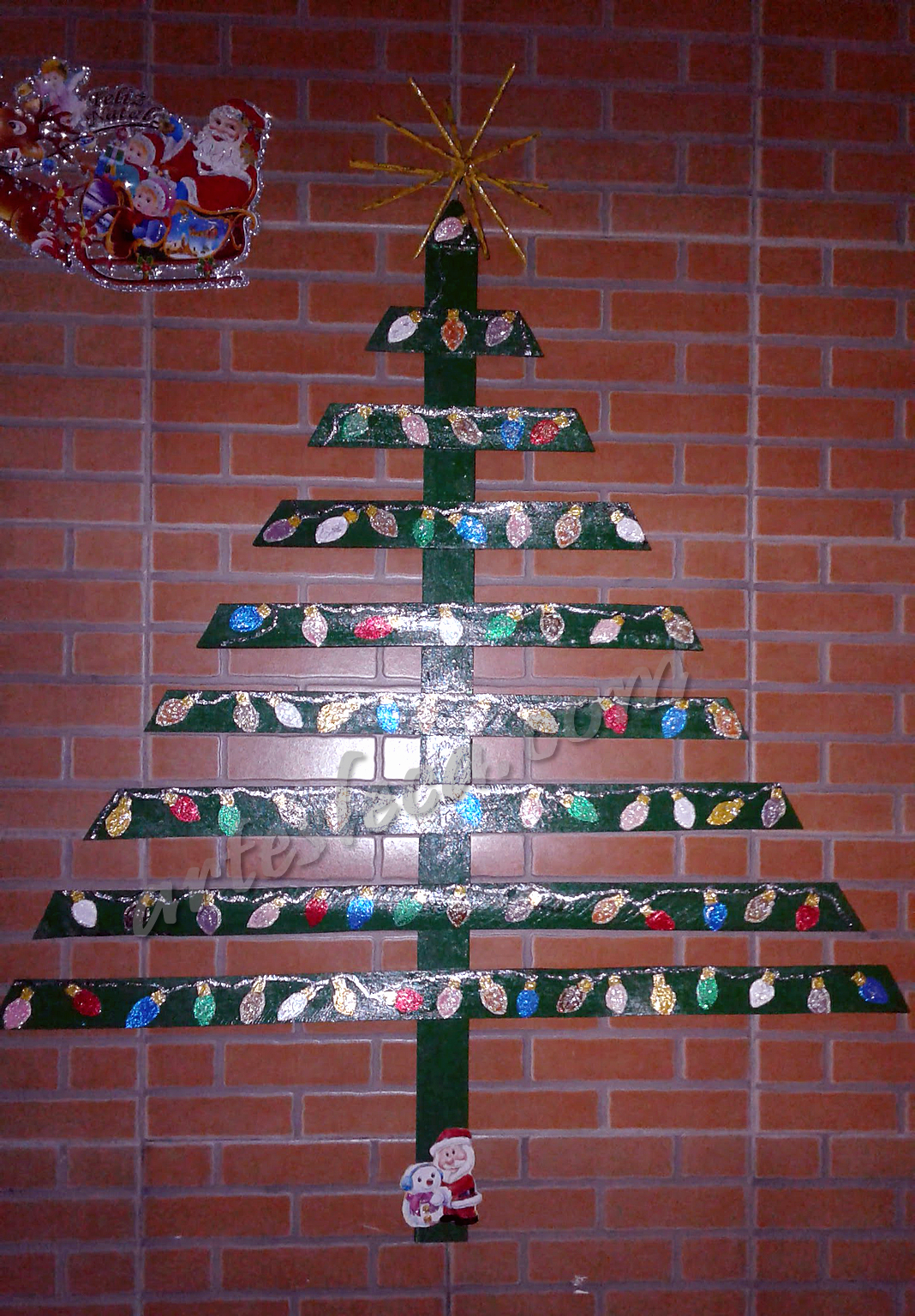 Decoração de Natal: Árvore de Natal feita com sobras de madeiras
