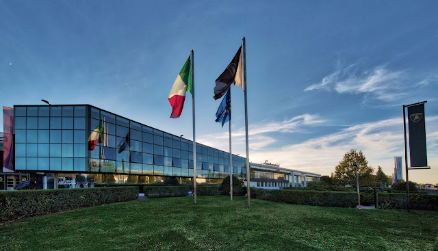 Lamborghini comemora recordes de Aventador e Huracán Lamborghini comemora recordes de Aventador e Huracán