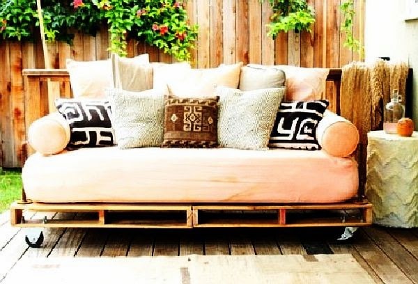 Recycle wooden pallets and turn them into home furnishings