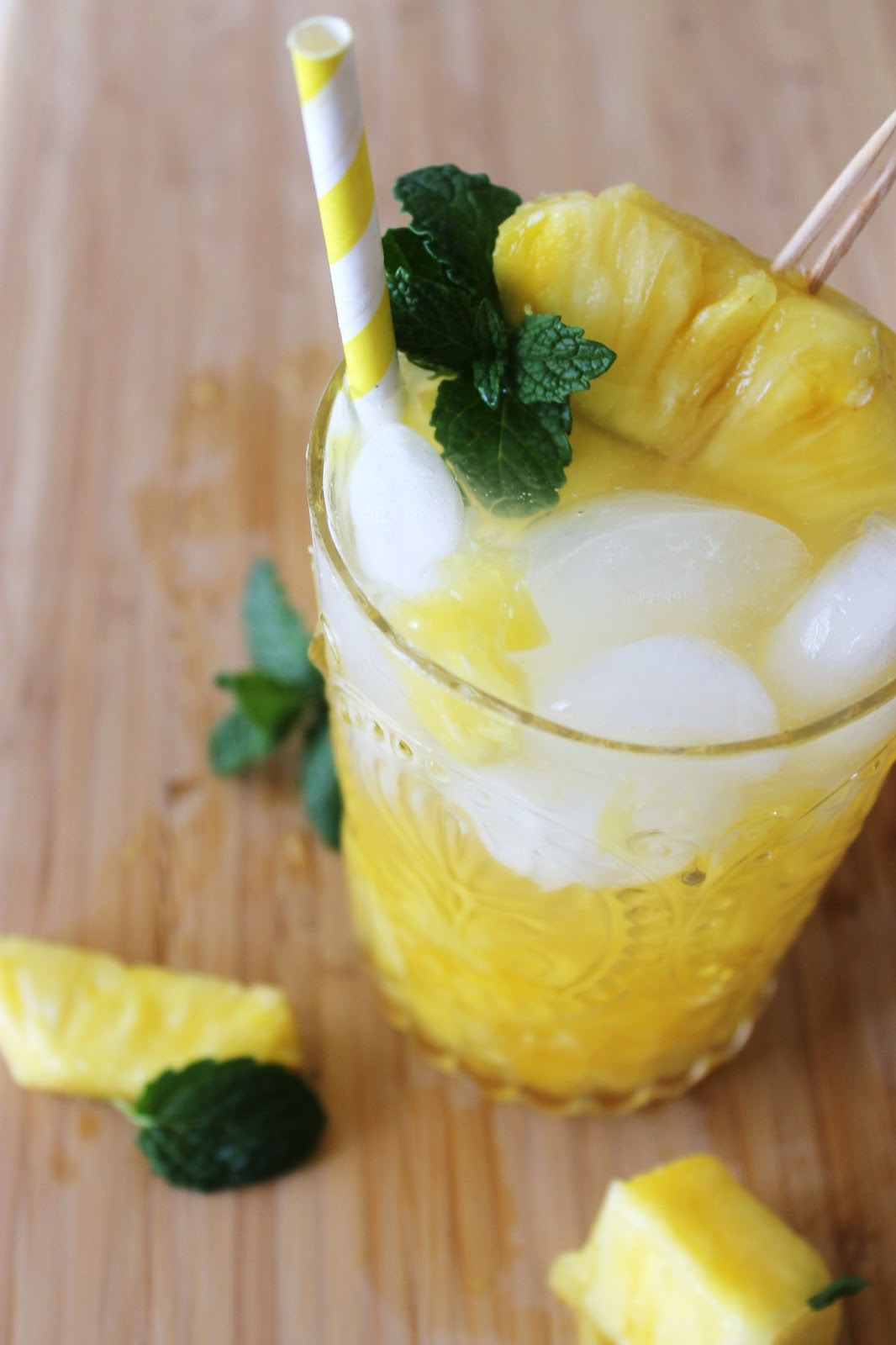 FIZZY (spiked) PINEAPPLE LEMON PUNCH Beautiful Life
