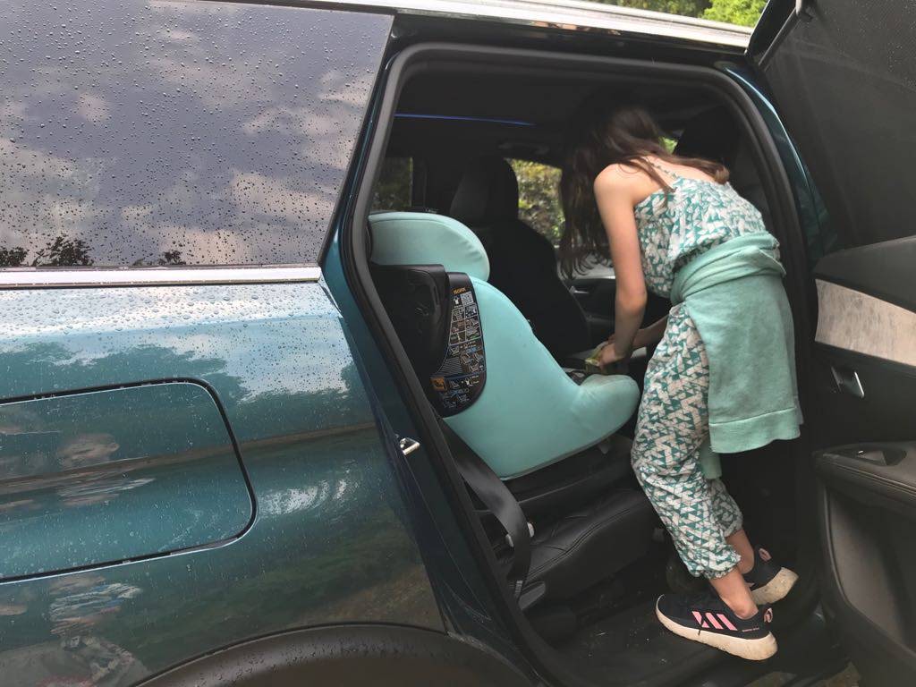 peugeot 5008 isofix seats
