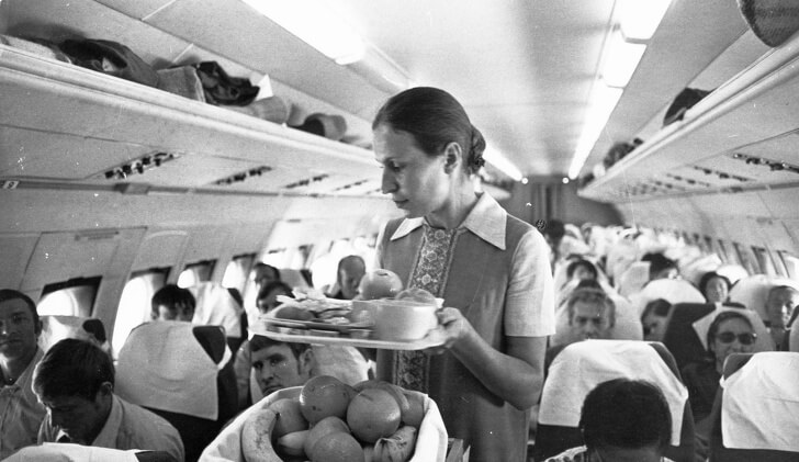 14 Beautiful Old Pictures Show What It Was Like To Travel By Plane In The Past 14 Beautiful Old Pictures Show What It Was Like To Travel By Plane In The Past