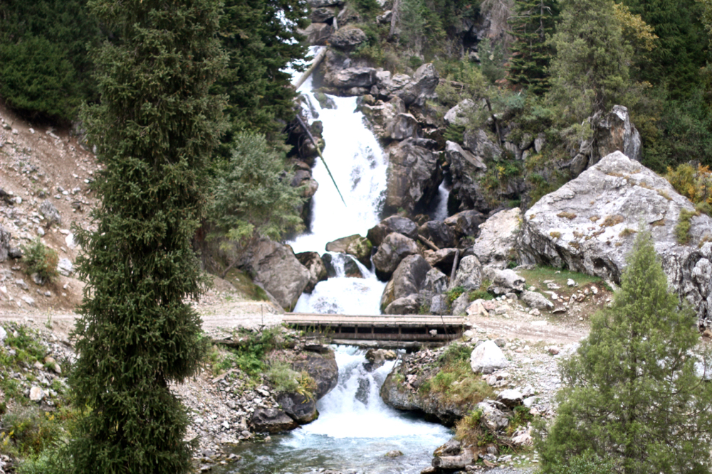 BLOG-MODE-HOMME-guide-voyage-kirghizistan-kygyzstan-travel_conseil-sary-chelek-lac-lake