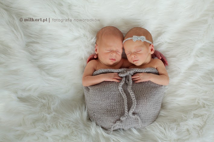 fotografia-noworodków-bliźniaki-bliźnięta-twins-sesja-zdjęciowa-blizniąt-noworodków-dzieci-niemowląt- sesje-fotograficzne-poznań-studio-fotograficzne-najlepszy-fotograf-noworodkowy-dziecięcy-poznań-fotografia-dziecięca-fotograf-Joanna-MILKart