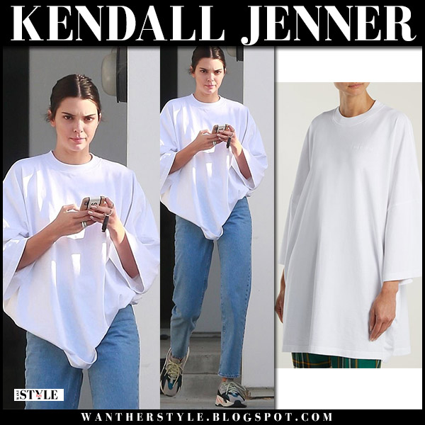 oversized t shirt and jeans outfit