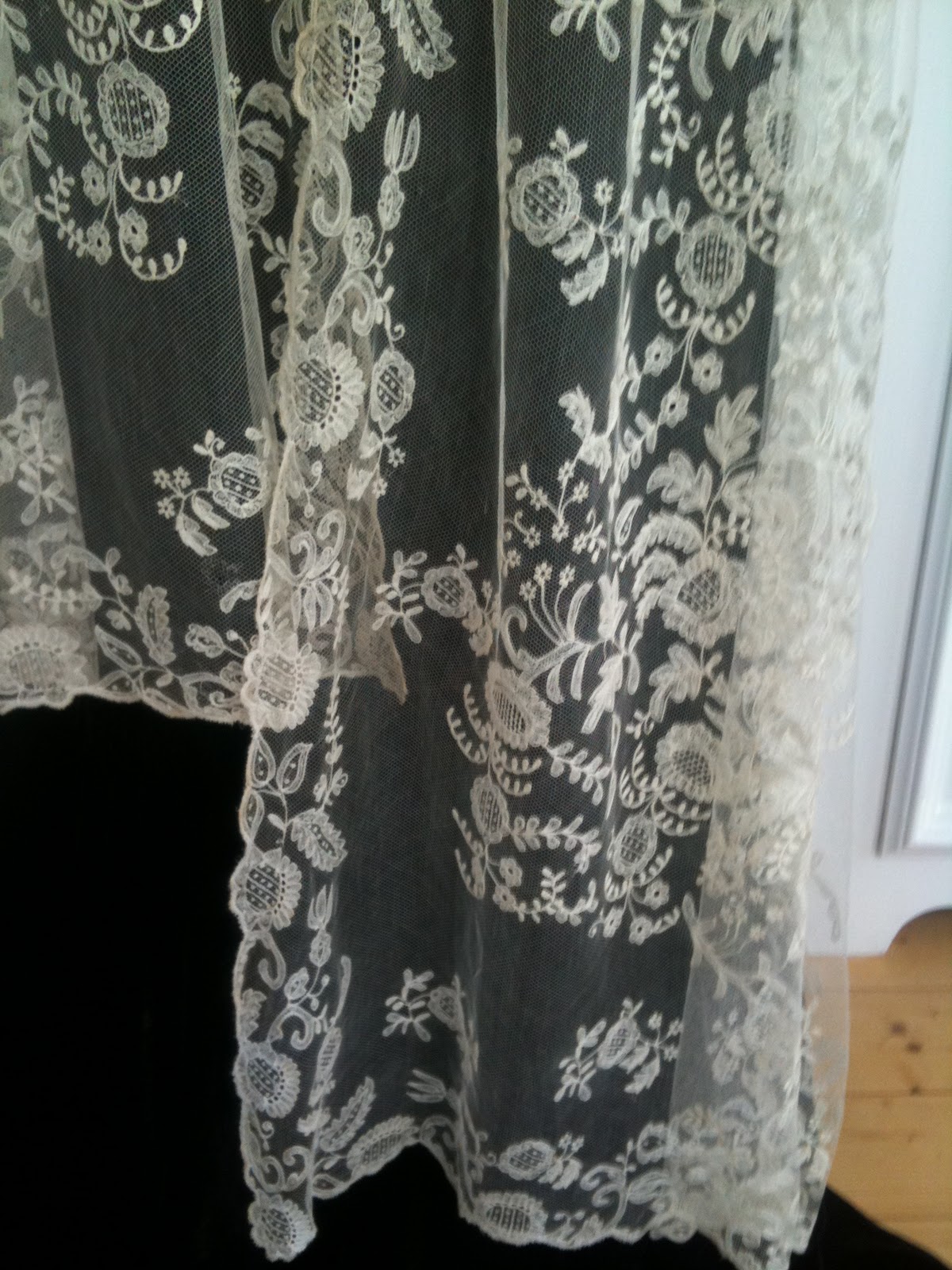 Rosemary Cathcart Antique Lace and Vintage Fashion: Antique Limerick ...