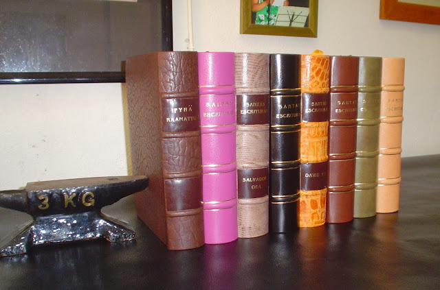 Encuadernación Casa del Artesano: ENCUADERNACIÓN DE BIBLIAS