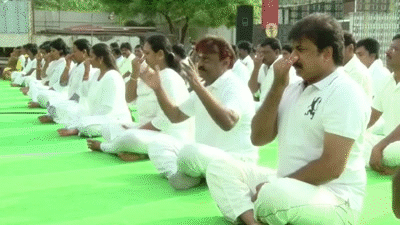 Vijaykanth-Yoga.gif