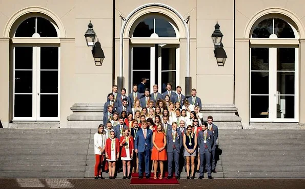 King Willem-Alexander and Queen Maxima met with the Dutch Olympic medal winners of Rio de Janeiro. Queen Maxima wore NATAN Dress