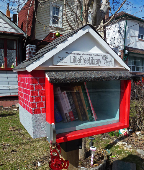 Occasional Toronto: Little Red Library