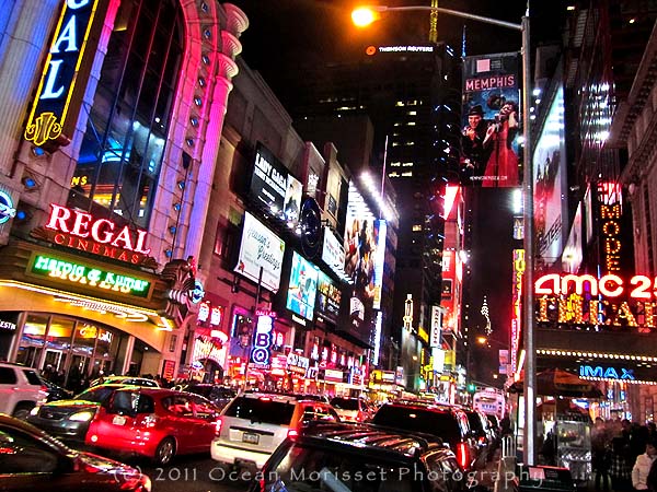 BROTHALUVA CAFE: Times Square, NYC Christmas night
