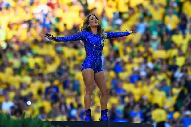 Brazilian Signer Claudia Leitte Performing in World Cup Ceremony 2014