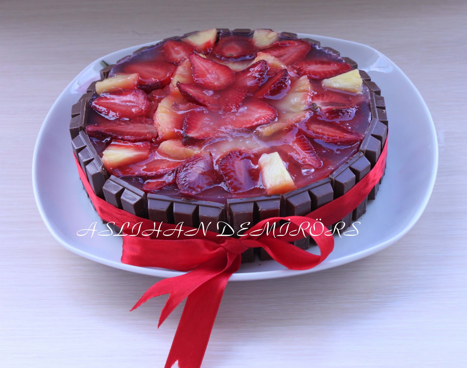 DİYET YEMEKLERTARİFLER VE KALORİLER ANANAS VE ÇİLEKLİ LİGHT İRMİK