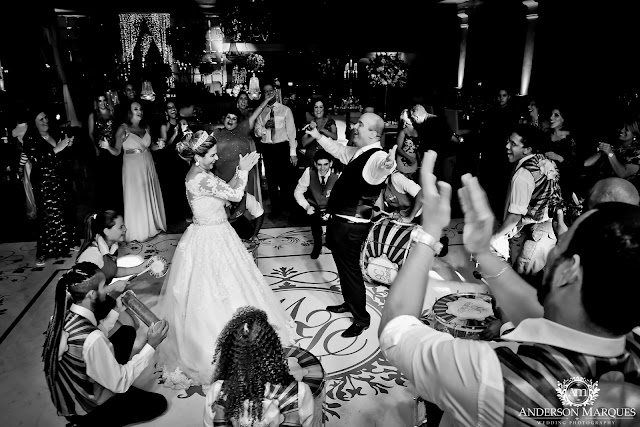 casamento clássico, casamento elegante, casamento chique, casamento real, decoração branca, tapete de espelho, passarela espelhada, casamento, cerimonia de casamento, anderson marques, dunia city hall, casarei em brasilia, casamento em brasilia, festa de casamento, escola de samba