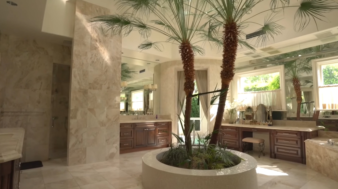 Tour Coachella Valley, CA Luxury Classic Mansion vs. 19 Interior Design Photos