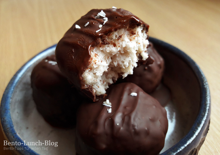 Bento Lunch Blog: Rezept: Kokos-Mandel-Konfekt Bento Lunch Blog: Rezept: Kokos-Mandel-Konfekt