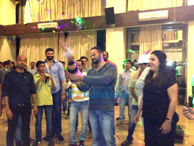 Shahrukh & Deepika's surprise birthday party for Rohit Shetty