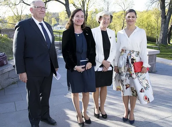 Crown Princess Victoria attended the 80th Anniversary of the Swedish Chamber of Commerce Friends' Association. wore Floral Skirt