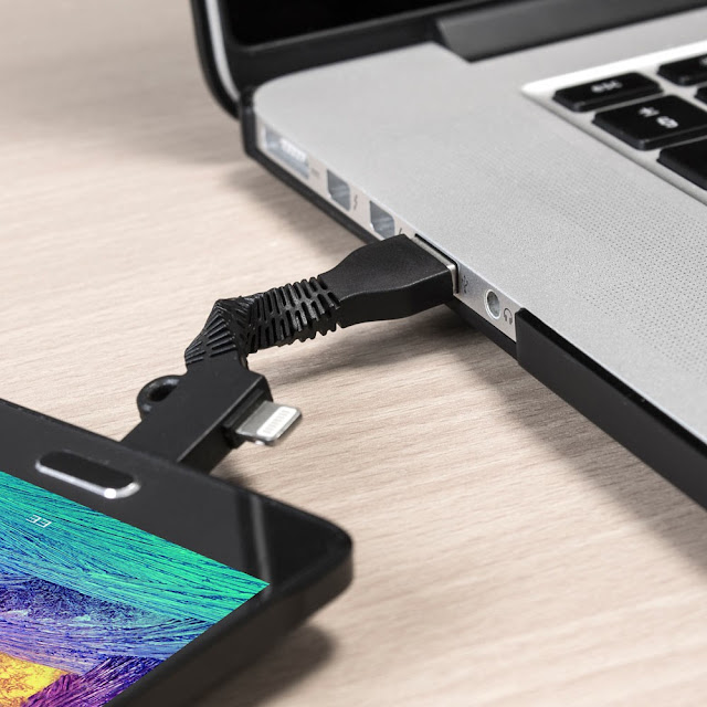 Takut Tersambar Petir Ketika Menggunakan Ponsel? Ikutilah Tips Aman Berikut Ini