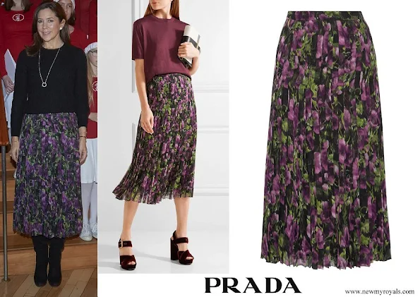 Crown Princess Mary wore PRADA Pleated printed silk-voile midi skirt