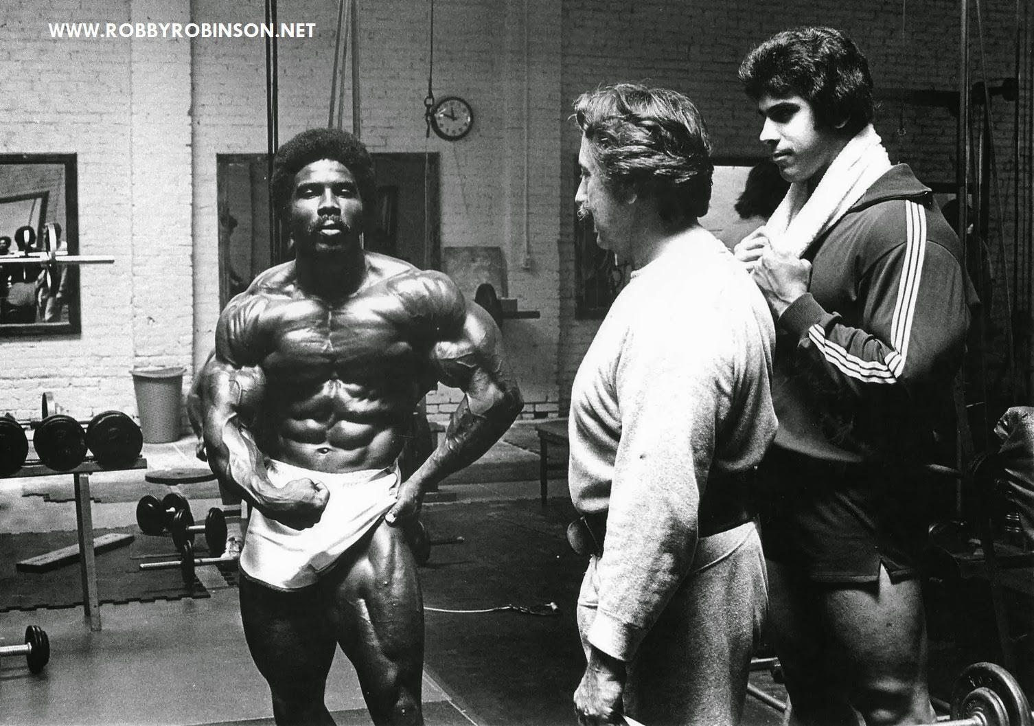 ROBBY ROBINSON, LOU FERRIGNO AND JOE WEIDER TRAINING AND POSING IN GOLD'S GYM 70S ● www.robbyrobinson.net/motivation.php ●