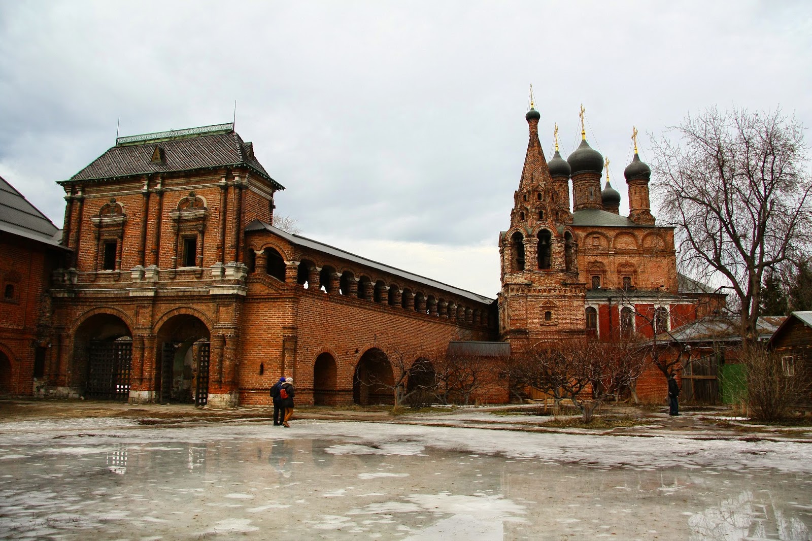 Таганское подворье жилой комплекс. Крутицкое подворье реставрация. Крутицкое подворье таганская. Крутицкое подворье в москве. Крутицкая улица 8 крутицкое подворье.