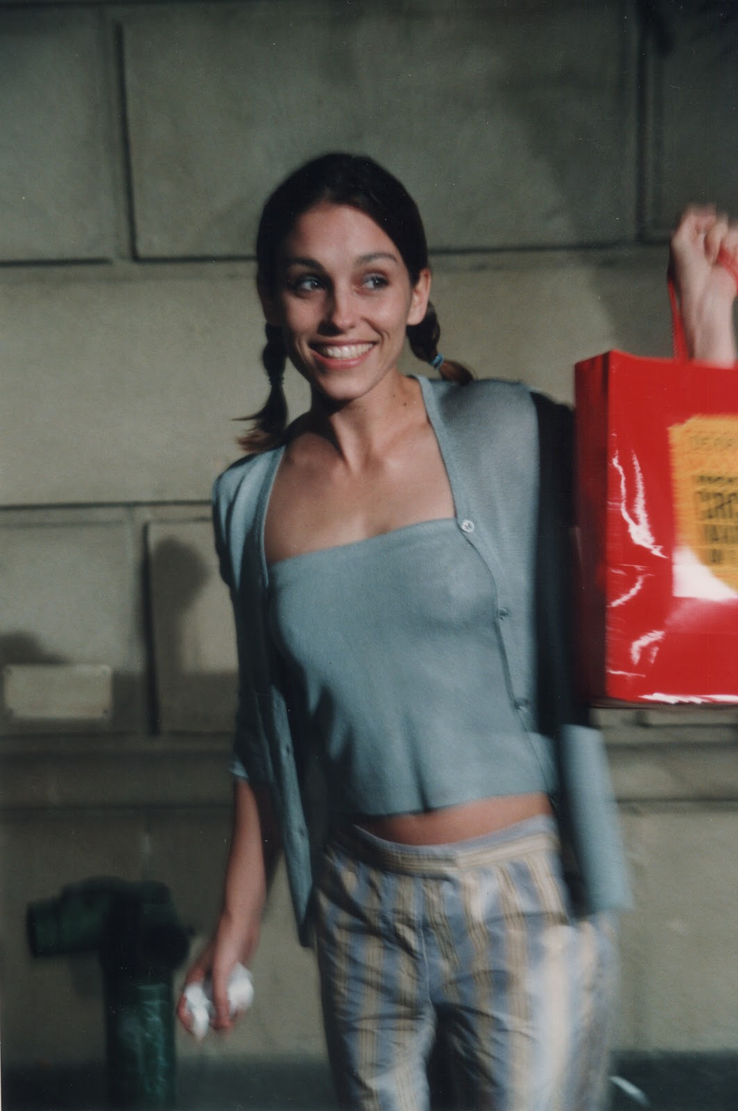 BREAKING NEWS Amy Jo Johnson with shopping bag.