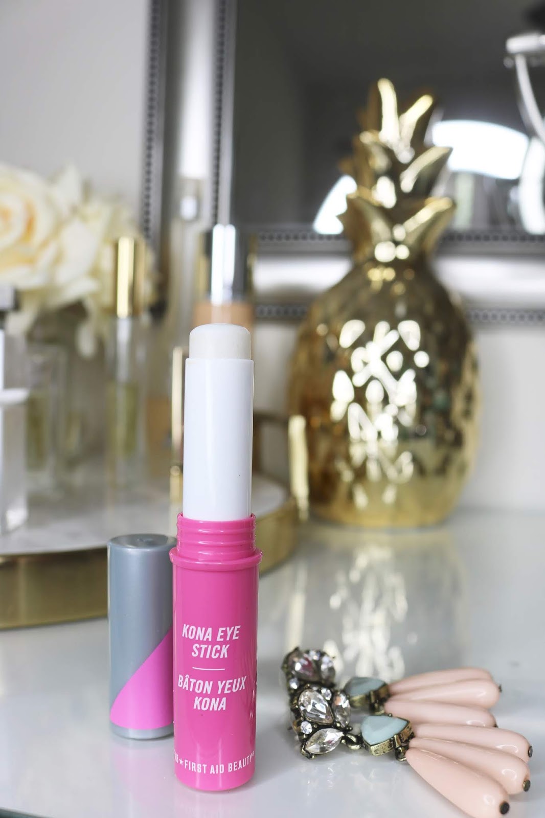 FIRST AID BEAUTY BENDY AVOCADO CONCEALER & KONA EYE STICK REVIEW HELLOFAB
