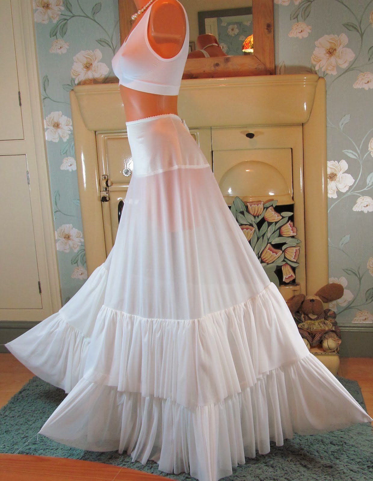 VTG OFF WHITE LONG MAXI SPANDEX TOP HALF SLIP PETTICOAT UNDER SKIRT M/L