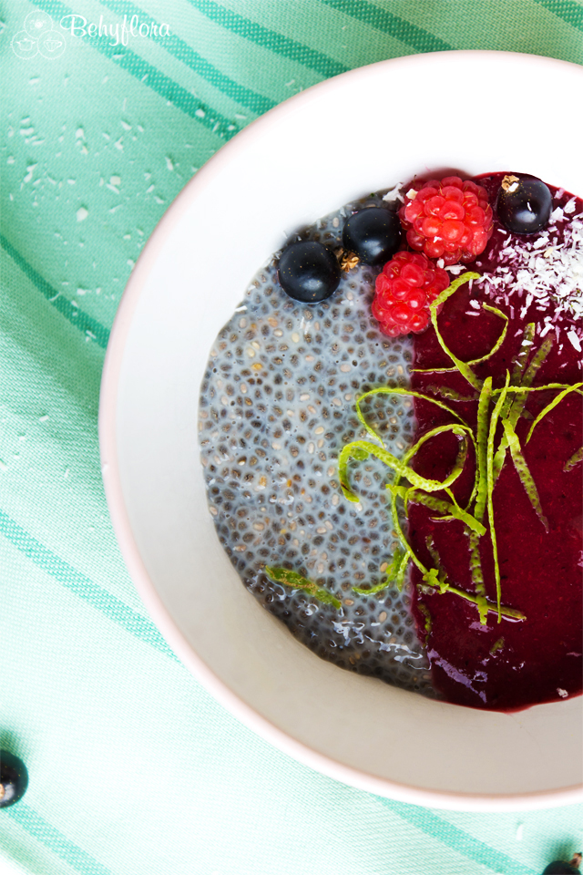 Chiapudding mit Beerenmus und Hafermilch Chiapudding mit Beerenmus und Hafermilch